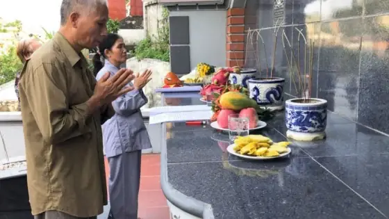 Cẩm Nang Chi Tiết: Nghi Thức Cúng Mộ Đúng Cách Trong Rằm Tháng 7