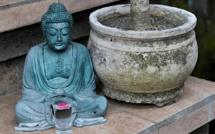 Cúng Ngọ Là Gì? Nguồn Gốc, Ý Nghĩa Và Nghi Thức Thực Hành Đầy Đủ