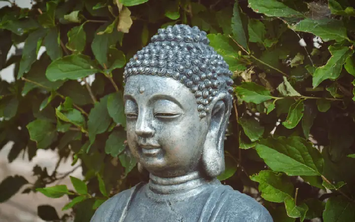 Cúng Ngọ Là Gì? Nguồn Gốc, Ý Nghĩa Và Nghi Thức Thực Hành Đầy Đủ