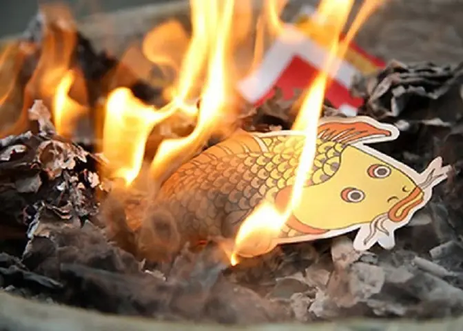 Vàng Mã Cúng Ông Công, Ông Táo Được Đốt Đi Sau Khi Cúng, Tùy Theo Điều Kiện, Từng Gia Đình Có Thể Cúng Trước Thời Điểm Ông Táo Cưỡi Cá Chép Về Trời Tức Là Trước 12h Ngày 23 Tháng Chạp.