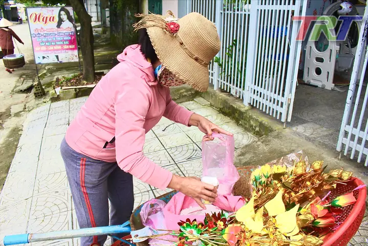 Cuối Năm Thay Cát Bát Hương | Báo Và Phát Thanh, Truyền Hình Huế