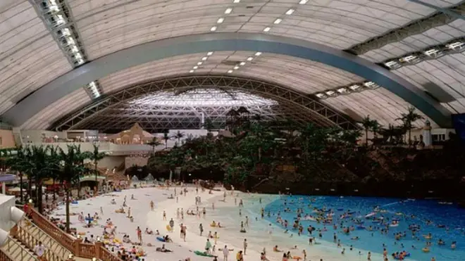 Bãi Biển Nhân Tạo Khổng Lồ Ở Nhật Bản