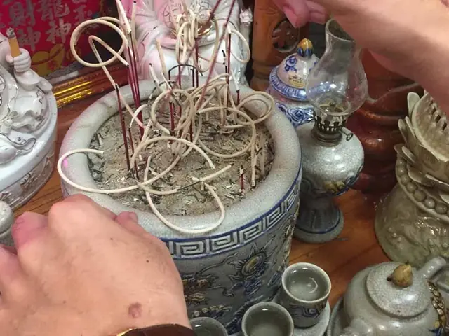 Dọn Bàn Thờ Trước Hay Sau Khi Cúng Ông Táo Hướng Dẫn Chi Tiết