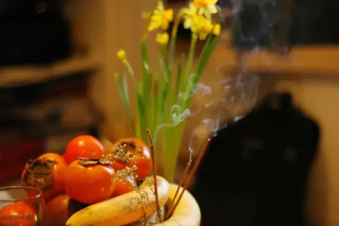 Tại Sao Không Thắp Hương Ban Đêm Khuya? 3 Điều Bạn Cần Lưu Ý ...