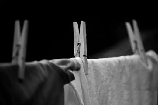 Tháng 7 Cô Hồn: Cấm Kỵ Phơi Quần Áo Qua Đêm?