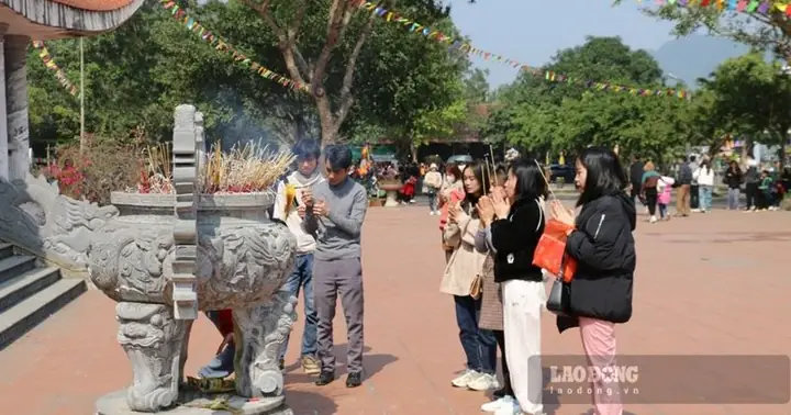 Văn Khấn Rằm Tháng Giêng Năm Ất Tỵ 2025 Chi Tiết Và Đầy Đủ