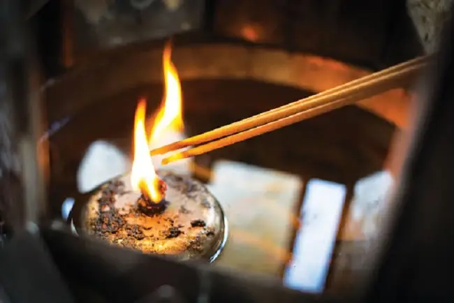 Cách Thắp Hương Đúng Và Điều Không Nên Làm Trong Ngày Rằm ...