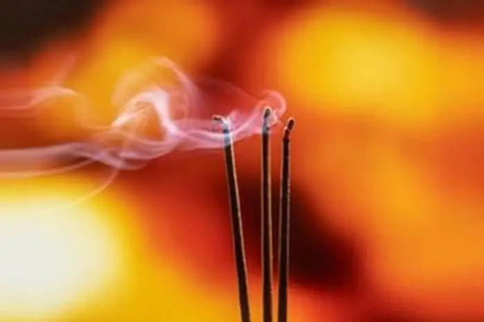 Cúng Rằm: Nên Thắp Mấy Nén Hương Để Đón Tài Lộc Và Bình An Năm Mới?