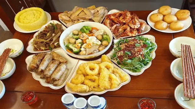 Cẩm Nang Chuẩn Bị Mâm Cúng Rằm: Lễ Vật, Văn Khấn Và Những Kiêng Kị Cần Biết