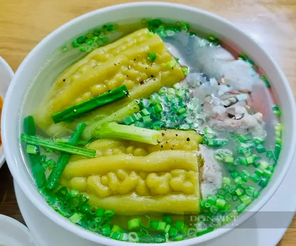 Với Quan Niệm "ăn Canh Khổ Qua Cho Qua Cái Khổ", Mong Muốn Những Điều Khó Khăn, Vất Vả Năm Cũ Qua Đi, Năm Mới Sẽ Gặp Nhiều May Mắn, Cùng Nhiều Ý Nghĩa Tươi Mới Khác, Nên Mâm Cơm Cúng Rước Ông Bà Ngày 30 Tết Của Người Miền Tây Luôn Có Món Canh Khổ Qua Dồn Thịt.