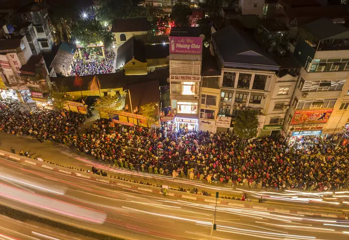 Hàng Nghìn Người Dâng Sao Giải Hạn Ở Chùa Phúc Khánh - Báo ...