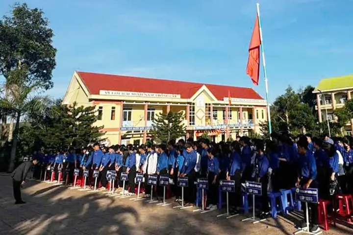 Hiệu Trưởng Xin Lỗi Vì Cúng Trong Trường - Báo Vnexpress