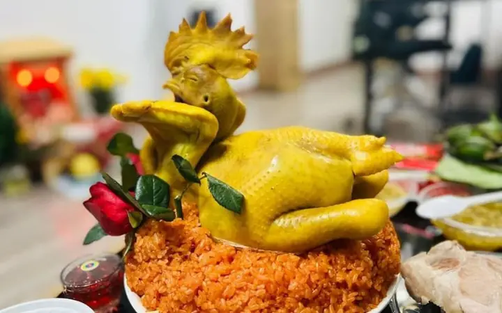 Gà Quay Đầu Vào Trong