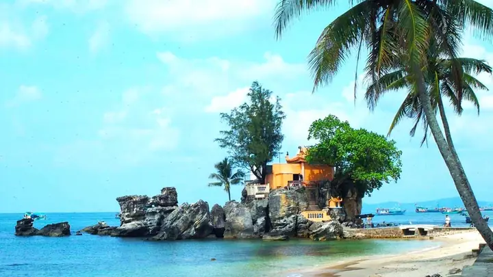 Khám Phá Dinh Cậu Phú Quốc: Biểu Tượng Linh Thiêng Của Đảo Ngọc