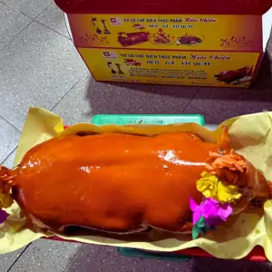 Cúng Thần Tài Bằng Thịt Quay: Cần Lưu Ý Gì Để Rước Lộc Vào Nhà?