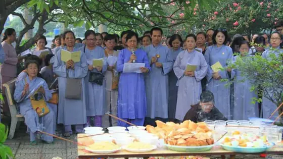 Cúng Thí Thực Mà Các Vong Linh Bám Theo Mình Thì Có Tốt Không?