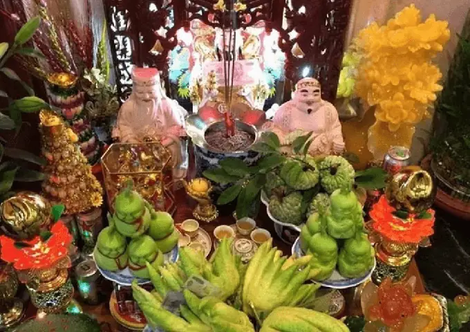 Ý Nghĩa Của Bàn Thờ Thần Tài Và Những Sai Lầm Nên Tránh - Gốm Bát ...