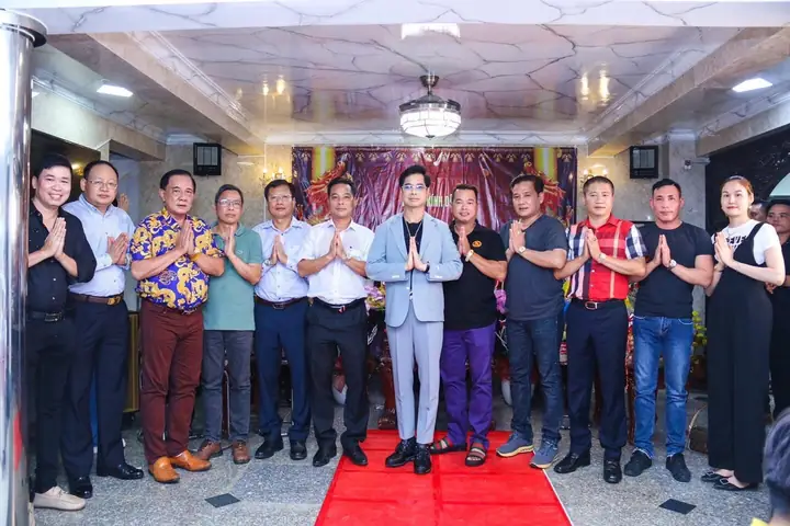 Ca Sĩ Ngọc Sơn Lần Đầu Cúng Tổ Nghề Tại Nhà Riêng