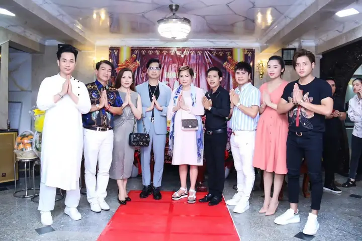 Ca Sĩ Ngọc Sơn Lần Đầu Cúng Tổ Nghề Tại Nhà Riêng