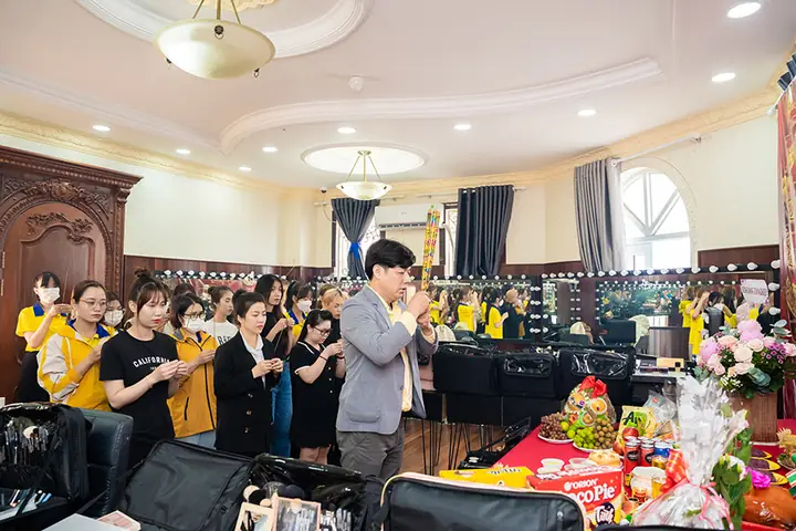 Cẩm Nang Lễ Cúng Tổ Nghề Nối Mi: Ngày Giờ Chuẩn Và Những Lễ Vật Cần Thiết