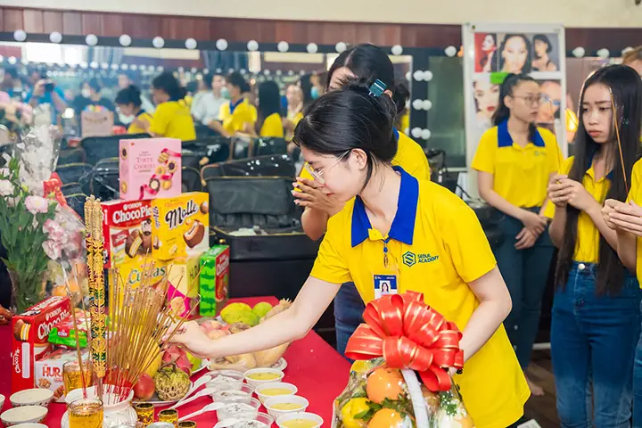 Cẩm Nang Lễ Cúng Tổ Nghề Nối Mi: Ngày Giờ Chuẩn Và Những Lễ Vật Cần Thiết