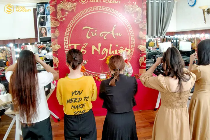 Cẩm Nang Lễ Cúng Tổ Nghề Spa: Ngày Giỗ, Mâm Ngũ Quả Và Văn Khấn Chi Tiết