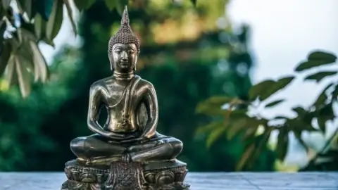 Cúng Trai Tăng Cho Người Mất: Những Điều Cần Biết Để Phù Hợp Với Hoàn Cảnh