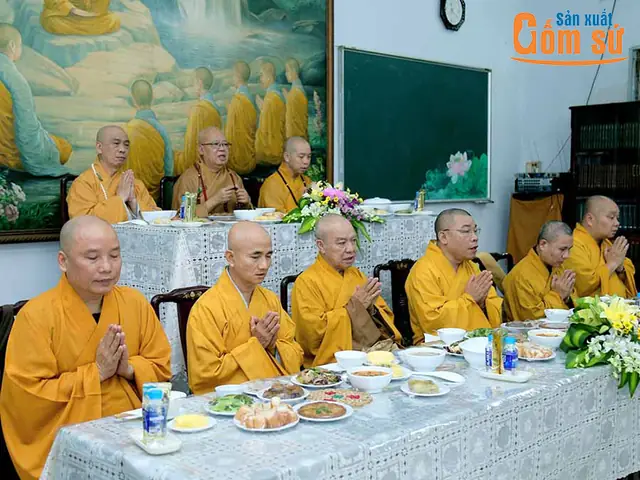 Cúng Dường Trai Tăng: Ý Nghĩa Sâu Sắc, Nghi Thức Trang Nghiêm Và Công Đức Vô Lượng