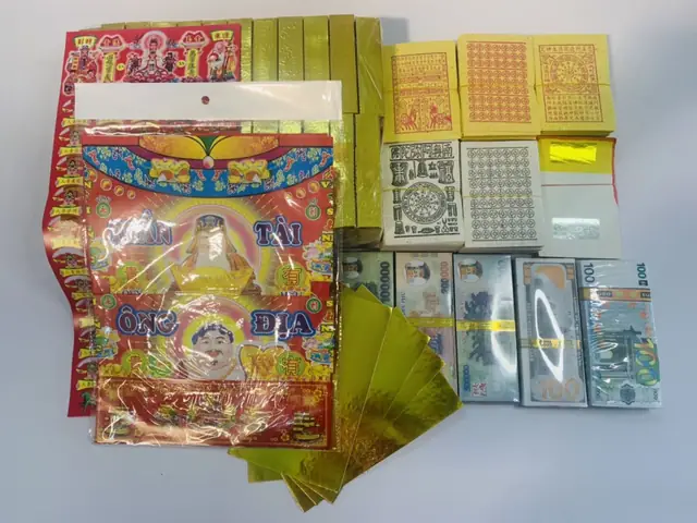 Có Nên Để Vàng Mã Trên Bàn Thờ Thần Tài Hay Không?