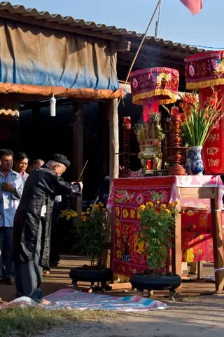 Các Nghi Thức Cúng Sẽ Do Các Vị Trưởng Lão Thực Hiện Trước.