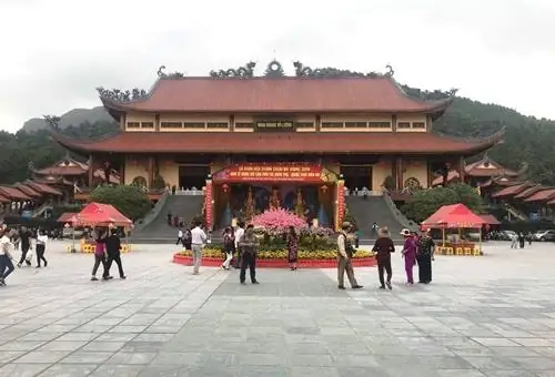 Chùa Ba Vàng Thu Tiền Theo 'yêu Cầu Của Vong' - Báo Vnexpress