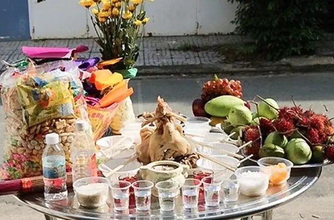 Nên Cúng Xá Tội Vong Nhân Trong Nhà Hay Ngoài Trời?