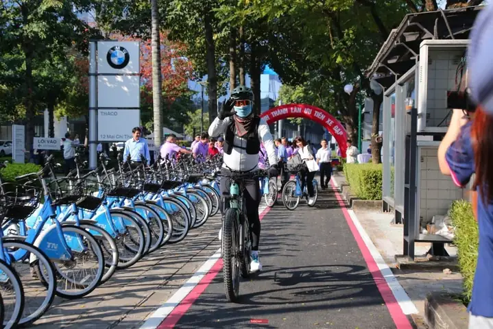 Cúng Xe Đầu Năm 2026: Cẩm Nang Chuẩn Xác Từ Lễ Vật, Văn Khấn Đến Ngày Giờ Tốt