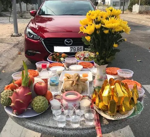 Cúng Xe Gà Trống Hay Gà Mái: Ý Nghĩa, Cách Chọn Và Bài Cúng Chi Tiết