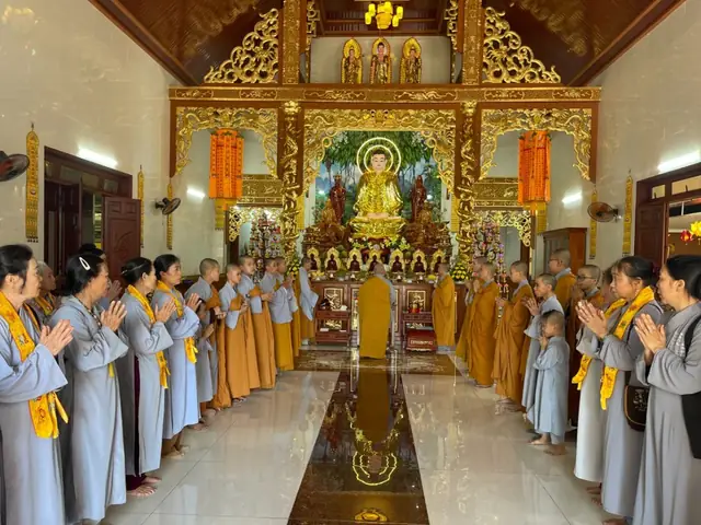 Vai Trò Và Quy Trình Thực Hiện Của Người Dẫn Chương Trình Cúng Dường Trai Tăng