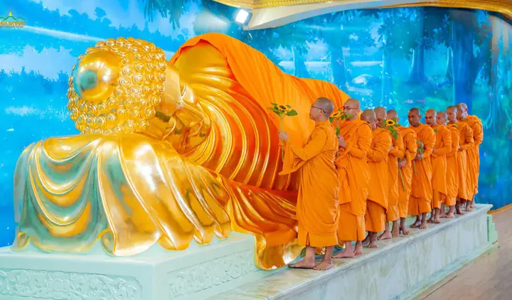 Linh Thiêng Buổi Lễ Dâng Y Cúng Dường Đức Phật Nhập Niết Bàn