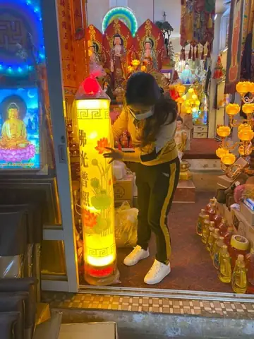 Top Đèn Thờ Cúng Tốt Nhất: Review Chi Tiết & Kinh Nghiệm Chọn Mua