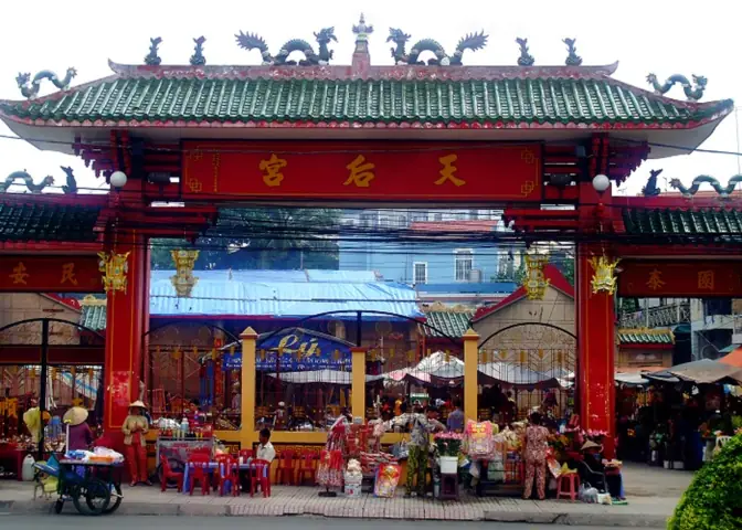 Đi Chùa Bà Bình Dương Nên Cúng Gì? Hướng Dẫn Chi Tiết Cho Du Khách