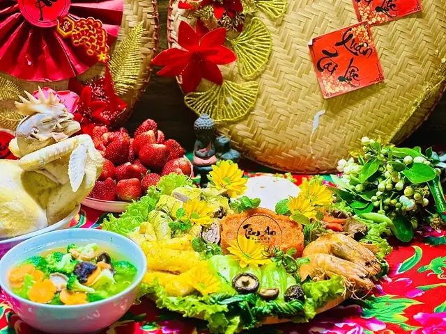 Gđxh - Do Lượng Đơn Đặt Mâm Cỗ Quá Nhiều Nên Nhiều Người Đã Ngưng Nhận Đặt Mâm Lễ Từ Ngày 13 Rằm Tháng Giêng Để Tập Trung Chế Biến Các Món, Trả Đơn Đặt.