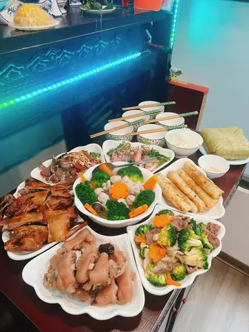 Gđxh - Do Lượng Đơn Đặt Mâm Cỗ Quá Nhiều Nên Nhiều Người Đã Ngưng Nhận Đặt Mâm Lễ Từ Ngày 13 Rằm Tháng Giêng Để Tập Trung Chế Biến Các Món, Trả Đơn Đặt.