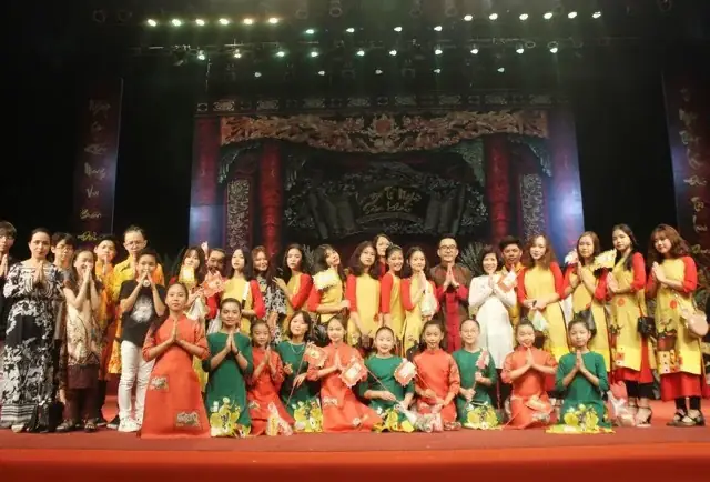 Top 5+ Lễ Vật Cúng Giỗ Tổ Nghề Sân Khấu Chuẩn Xác & Ý Nghĩa Nhất