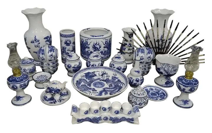 So Sánh Chi Tiết: Đồ Thờ Cúng Bằng Đồng Hay Bằng Sứ - Lựa Chọn Nào Tối Ưu Cho Gia Chủ?