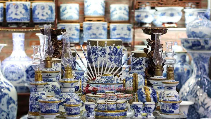 Ý Nghĩa Của Đồ Thờ Cúng Trên Bàn Thờ Gia Tiên Và Cách Bài Trí Chuẩn Phong Thủy