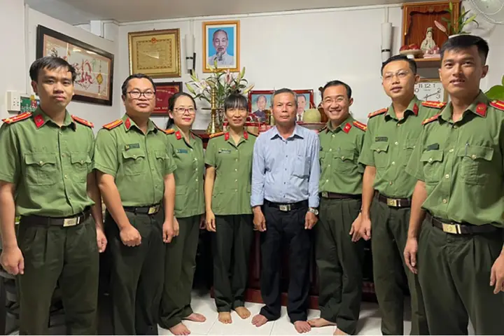 Gợi Ý Các Mẫu Đơn Thờ Cúng Mẹ Việt Nam Anh Hùng Đẹp, Ý Nghĩa