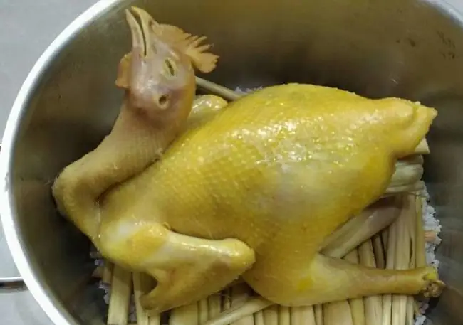 Gà Cúng Bị Nứt Có Sao Không? Khắc Phục Và Cách Luộc Hoàn Hảo