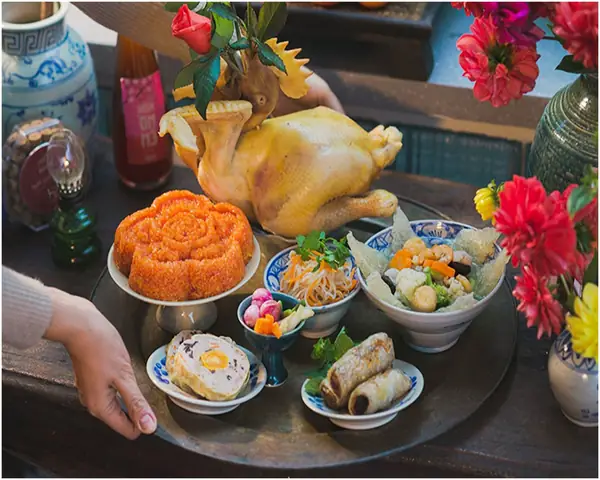 Gà Cúng Rằm Tháng 7 Để Nguyên Con Hay Chặt? Quy Tắc Tâm Linh Cần Ghi Nhớ