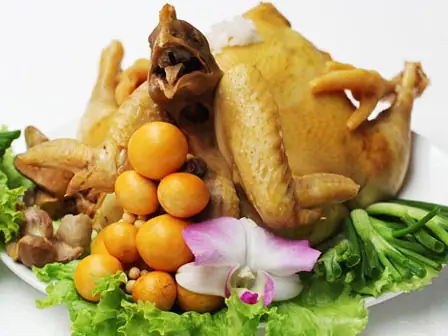 Gà Cúng Trong Mâm Cỗ Giao Thừa Để Cả Con Hay Chặt Miếng Thì Tốt ...