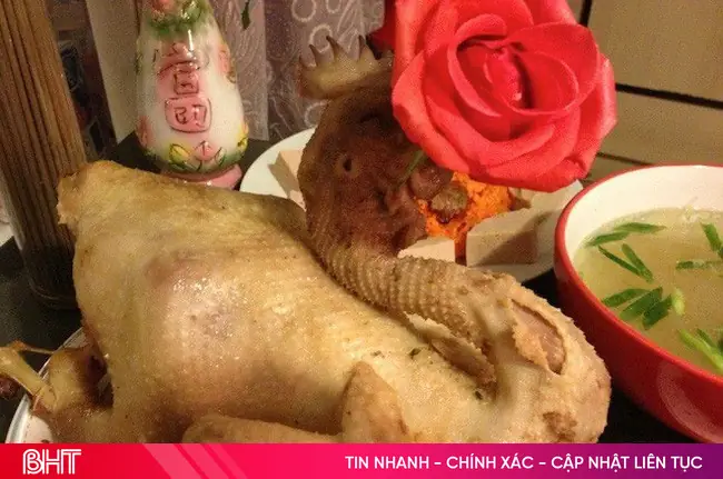 Ý Nghĩa Gà Cúng Ngậm Ớt: Giải Mã Bí Ẩn Tâm Linh Và Phong Tục Tập Quán Việt Nam