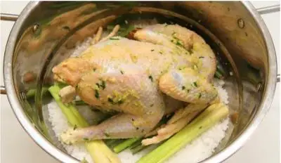 Cách Luộc Gà Không Cần Nước