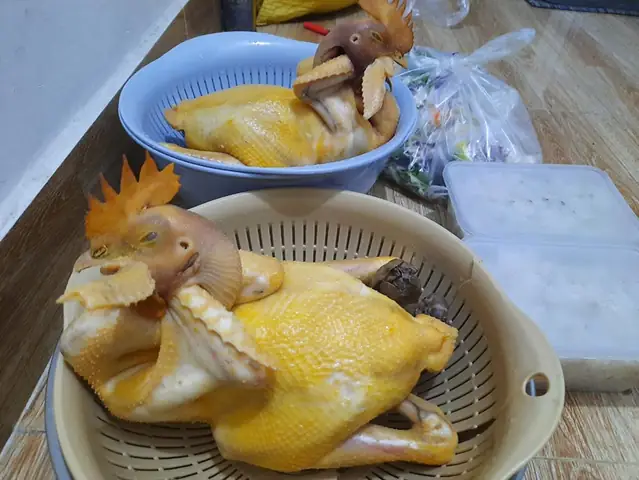 Top 5 Tiêu Chí Chọn Gà Cúng Tân Phú Uy Tín, Chất Lượng